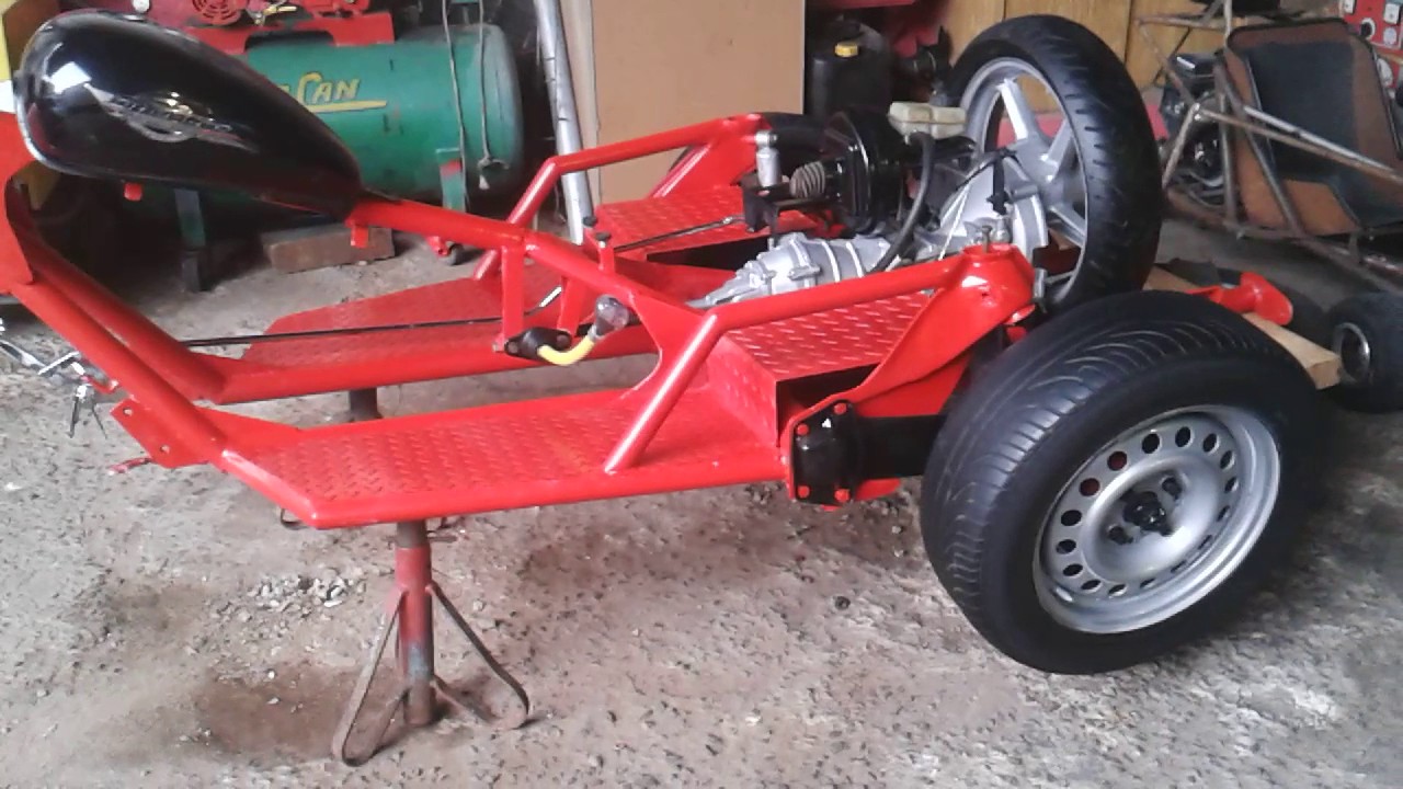 Triciclo em fase de fabricação