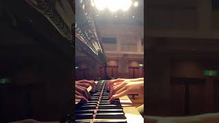 ホールでグランドピアノを心ゆくまで弾き続ける　I played the grand piano in the hall