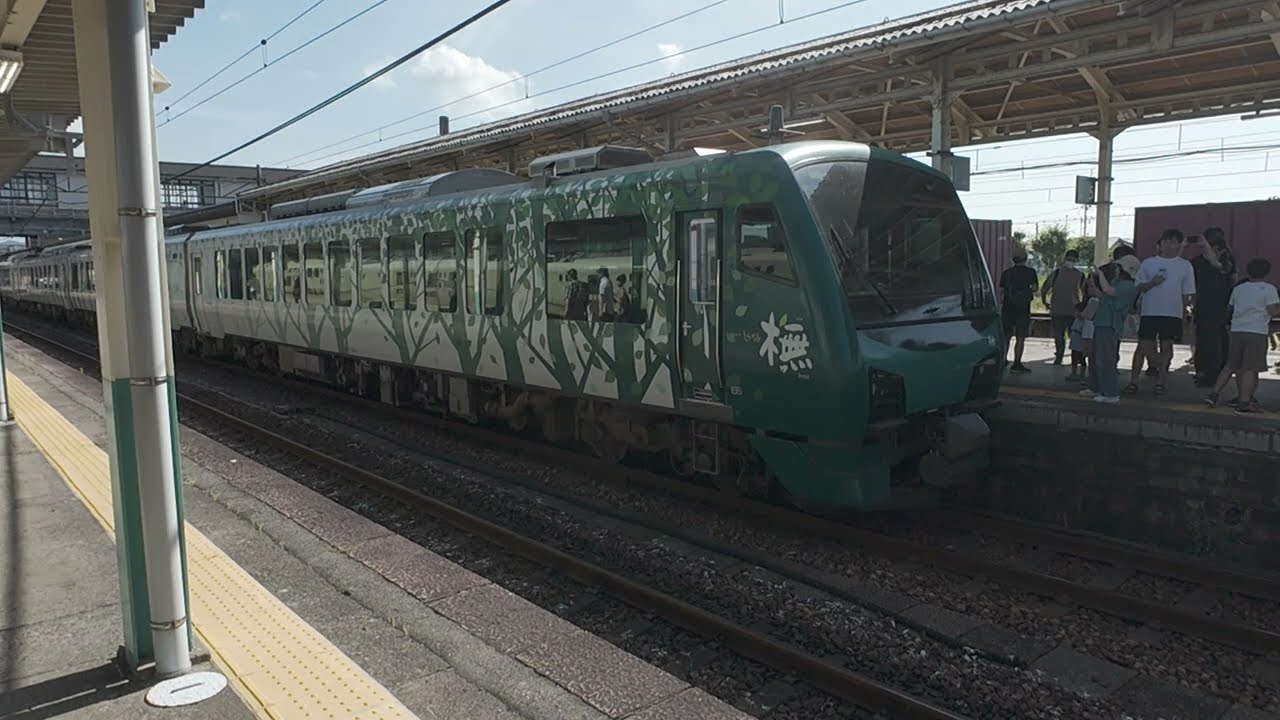 新津駅】リゾートしらかみ「橅（ブナ）」と豪華列車「四季島」が