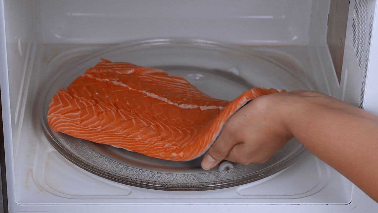 A genius way to cooking salmon that everyone should know