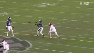 DeVonta Smith's quick-slant from the slot yields a 21-yard gain