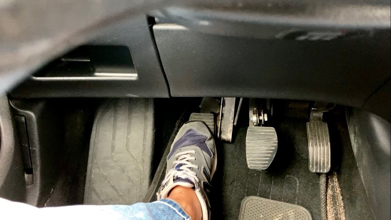 Kuplung felengedése , kezelése ( tengelykapcsoló )-mèg mindig mumus ez a pedál #oktatás #vizsga