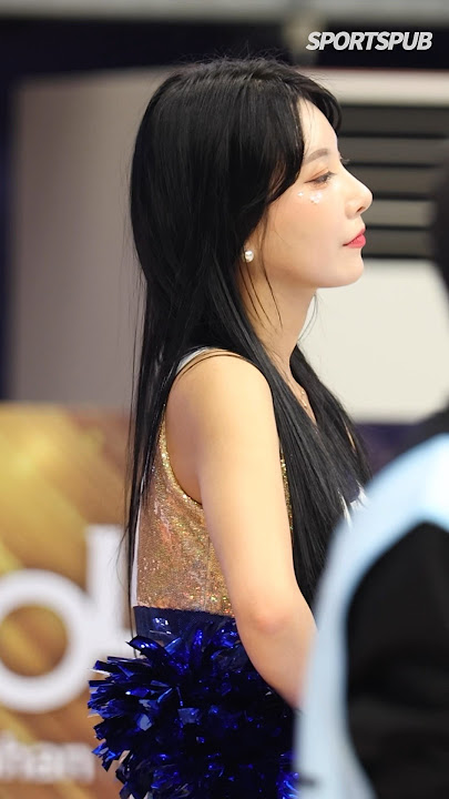 Won Min-ju’s sculptural side line 원민주의 조각같은 옆라인