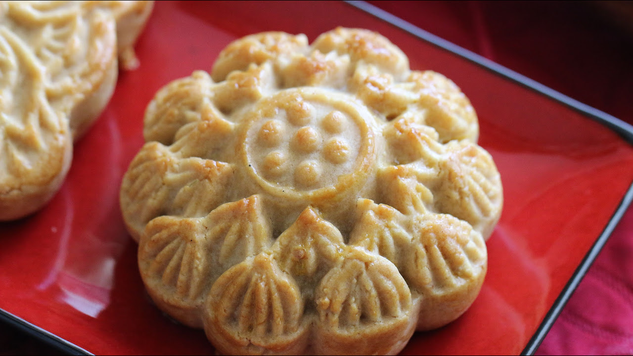 Mooncake Lotus Paste (Banh Trung Thu Hat Sen) Homemade... - youtube