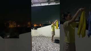 Pemandangan jemur di malam hari #anakkosan #jemurpakaian #balkon #rooftop