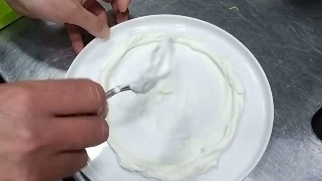 קפה גרג - סלט קישואים ולבנה