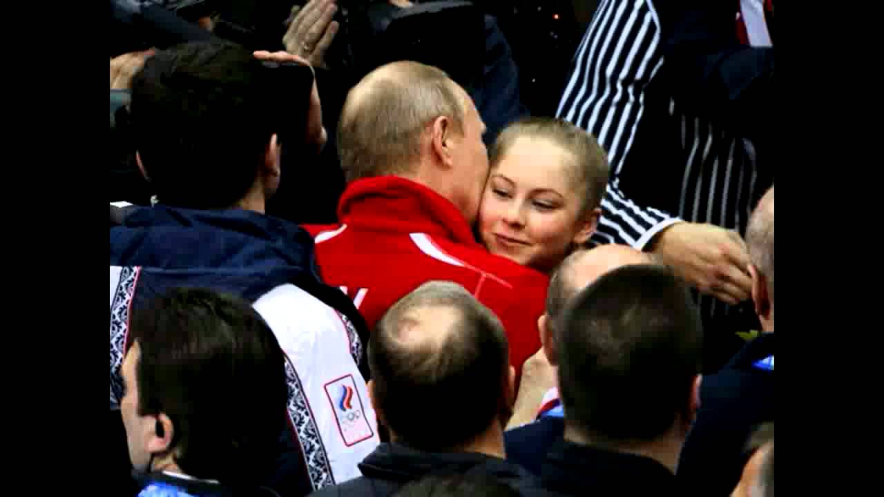 Поцеловал мальчика в живот. Путен целуетмальчикавживот. Путинин целует мальчика в живот.