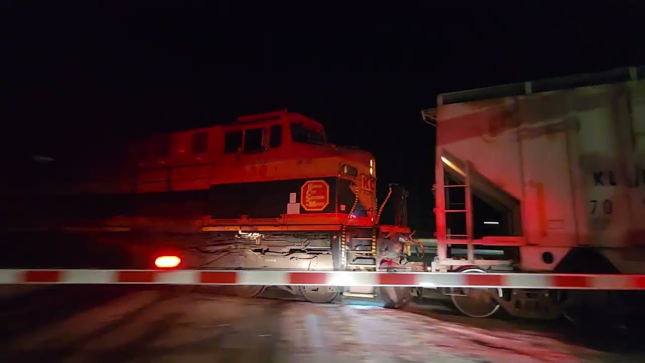 241 Pulling 199 Cars Rumbled By Annandale, MN