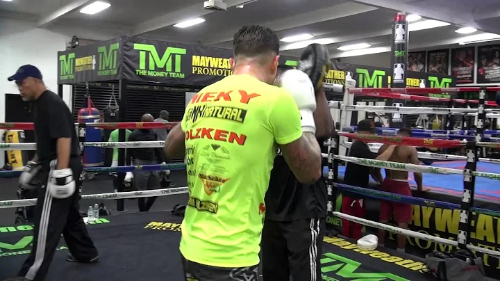 Nieky Holzken working the pads with Jeff Mayweather