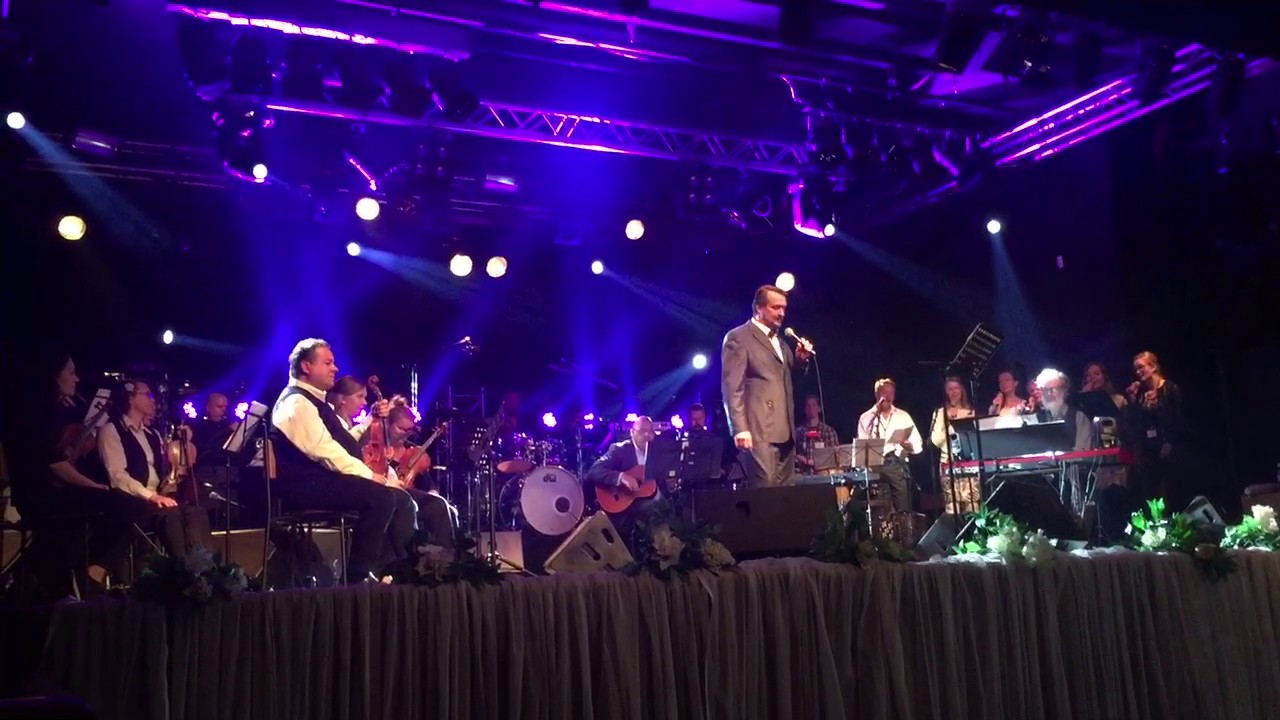 Leevi Ahopelto Levin Hullu Poro Areena - Usko vuoria liikuttaa