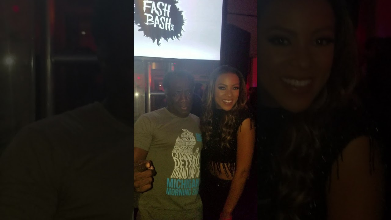 Model gets 4 secs of Fame with David MIMS Fash BASH DETROIT DIS