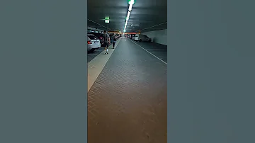 Katwijk - Tiefgarage im Deich