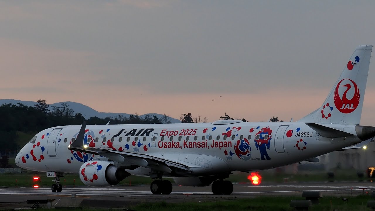 小松空港にミャクミャクが来港 J-AIR Embraer 190STD (ERJ-190-100STD