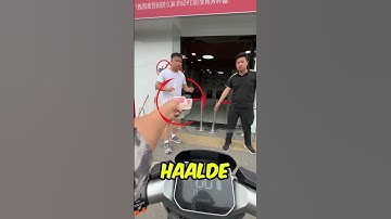 Hij reed met z’n motor de ijssalon in! 😱