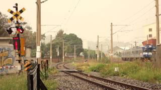 南下EMU400編組電聯車駛離成功站通過山海線分叉點.成功站北端平交道附近