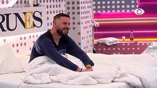 Ti Je Nga Ata Burrat Që I Ngjajnë Grave... Stenaldo Diskuton Me Mirin