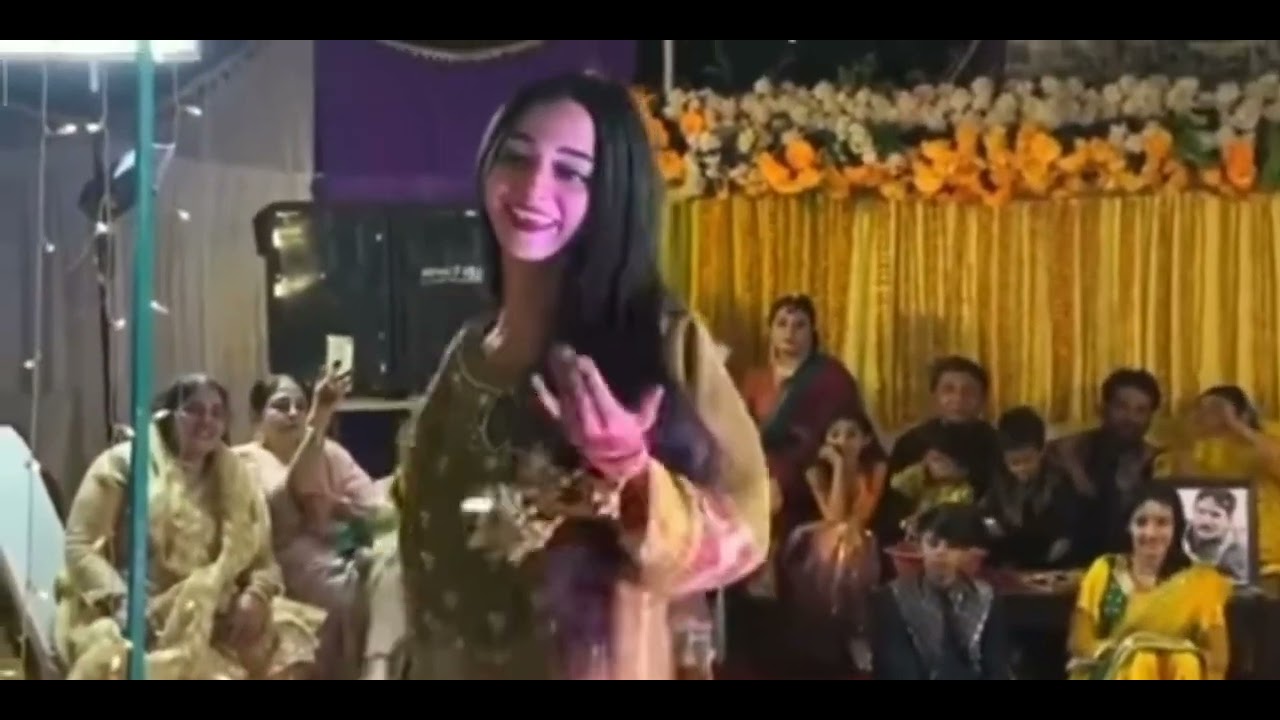 Mera Dil ye pukara Aaja {Pakistani girl best dance best old song dance