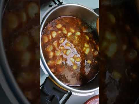 كسكس مع القديد والفول الأخضر باصحا والعافية يارب العالمين