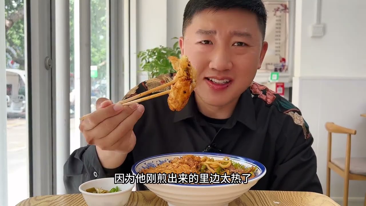 杭州的爆炒腰花面和山东大蒜简直绝配，最后再加上一碗爆炒肥肠面#枣庄美食 #杭州面馆 #山东人最近都在吃什么 #吃面