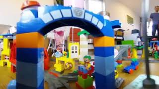 Lego Duplo train ride in 3D city VR 360