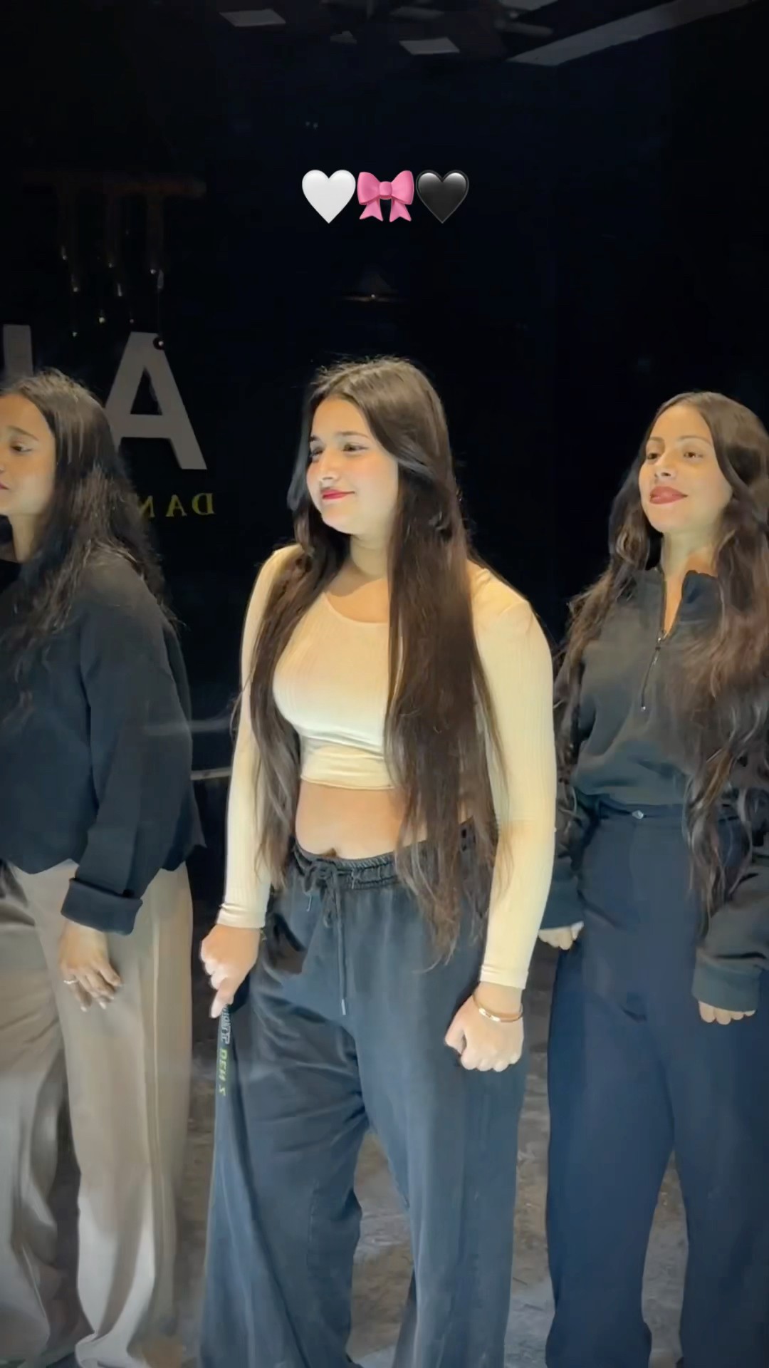 Meri jaan bn gyi? #dance #youtube #ytshorts #trending #viralvideo #look #90s #upneetkaur