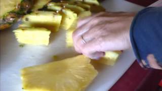 How to cut costa rican Ananas ( pineapple ) - אננס בקוסטה ריקה How To Cut A Pineapple In Costa Rica