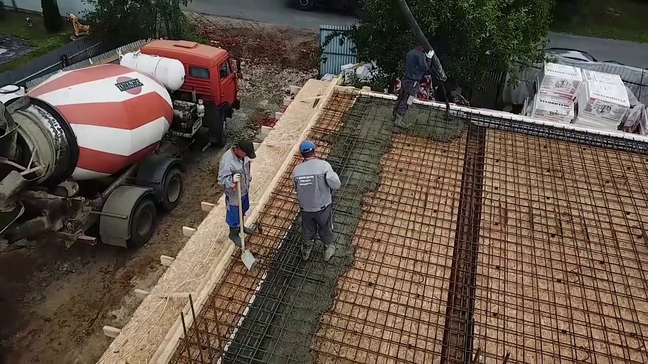 Заливка монолитной плиты перекрытия в загородном доме в Московской ...