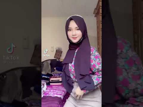 AWEK TIKTOK HIJAB TAPI MENONJOLL .