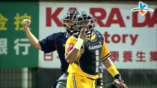 20130922-2 CPBL 犀牛vs象 6上 三壘跑壘員蔡森夫從頭到尾定住了 沒有引誘傳球者的關注