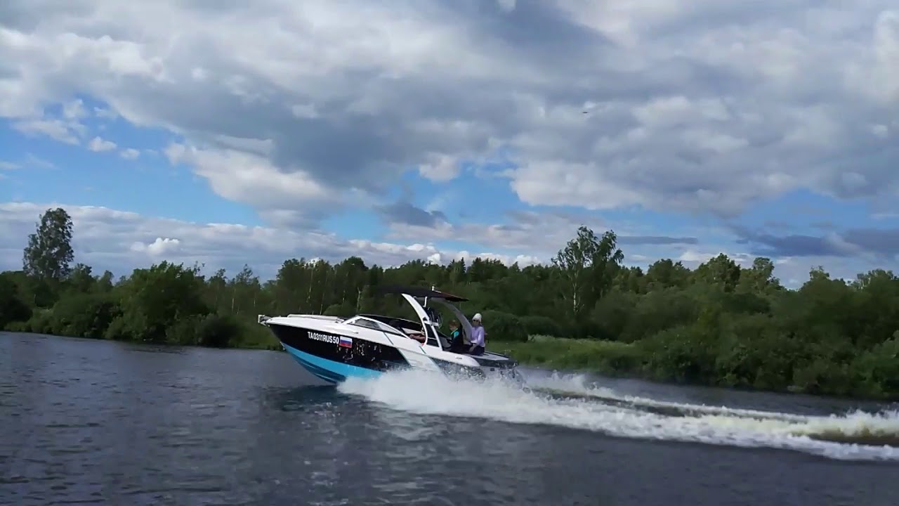 Моторная лодка с водометом