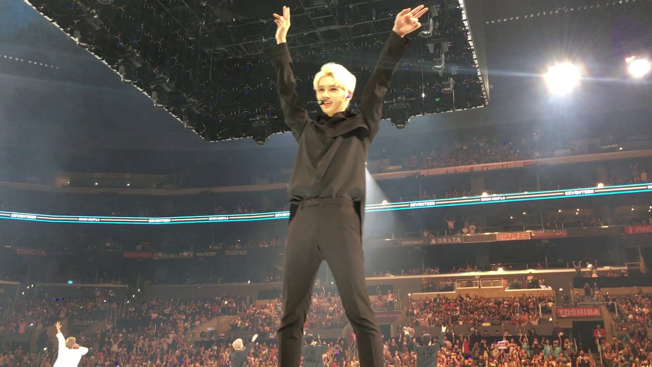 170819 SEVENTEEN(세븐틴) - Piñata Time Fancam - KCON LA 2017 DAY 1