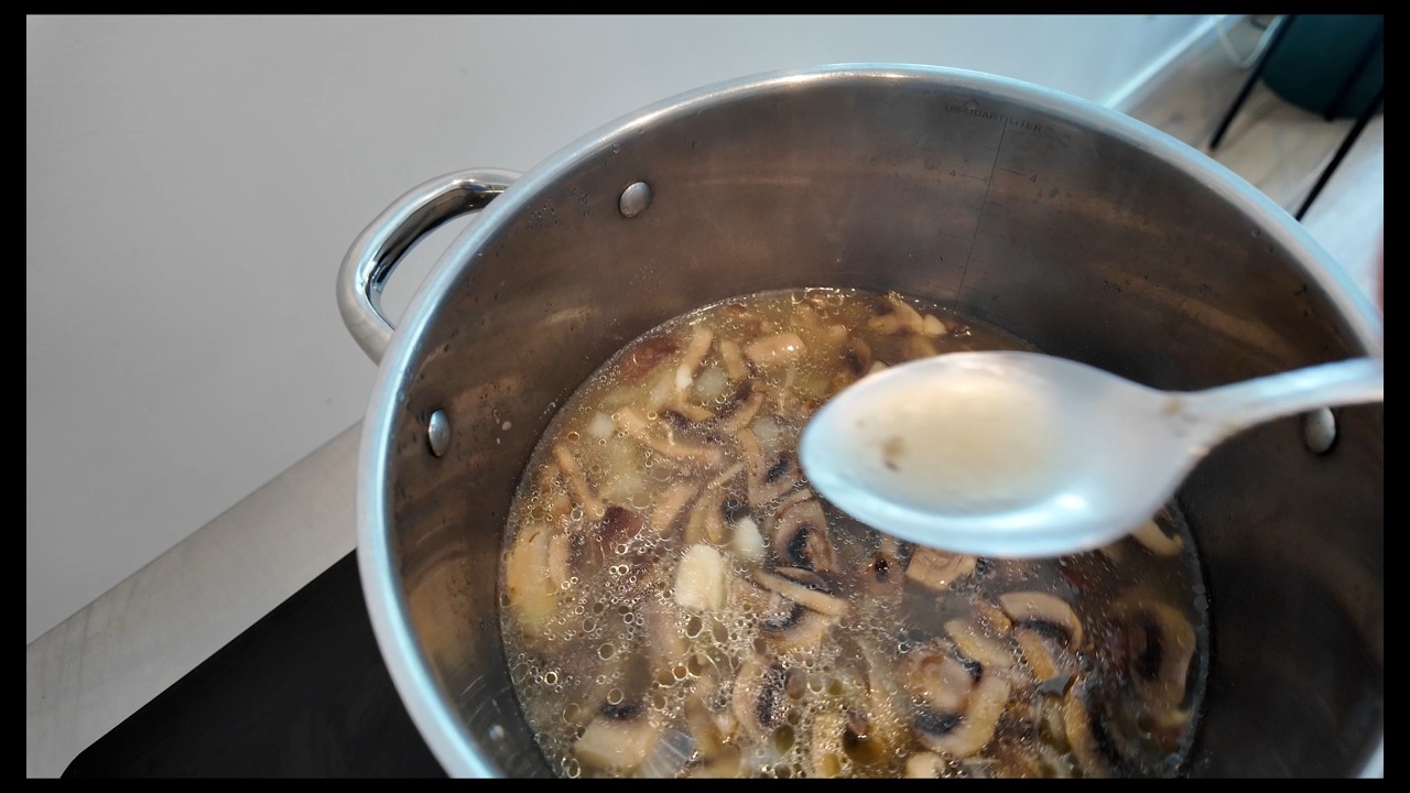 Kā es gatavoju sēņu zupu no veikalā pieejamām sēnēm