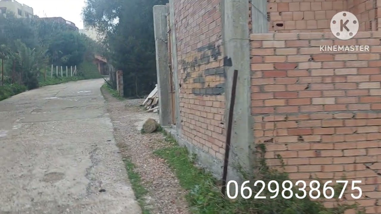 قطعة ارضية ملكية قابلة لتحفض مساحتها 400م وصل الماء والضوء لتواصل معي رقم 0629838675