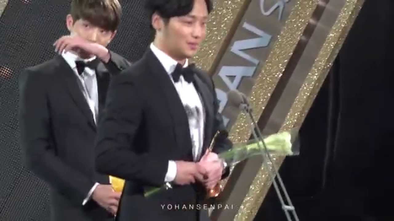 [HD] 151128 APAN 스타 어워즈 변요한 남자 신인상 수상