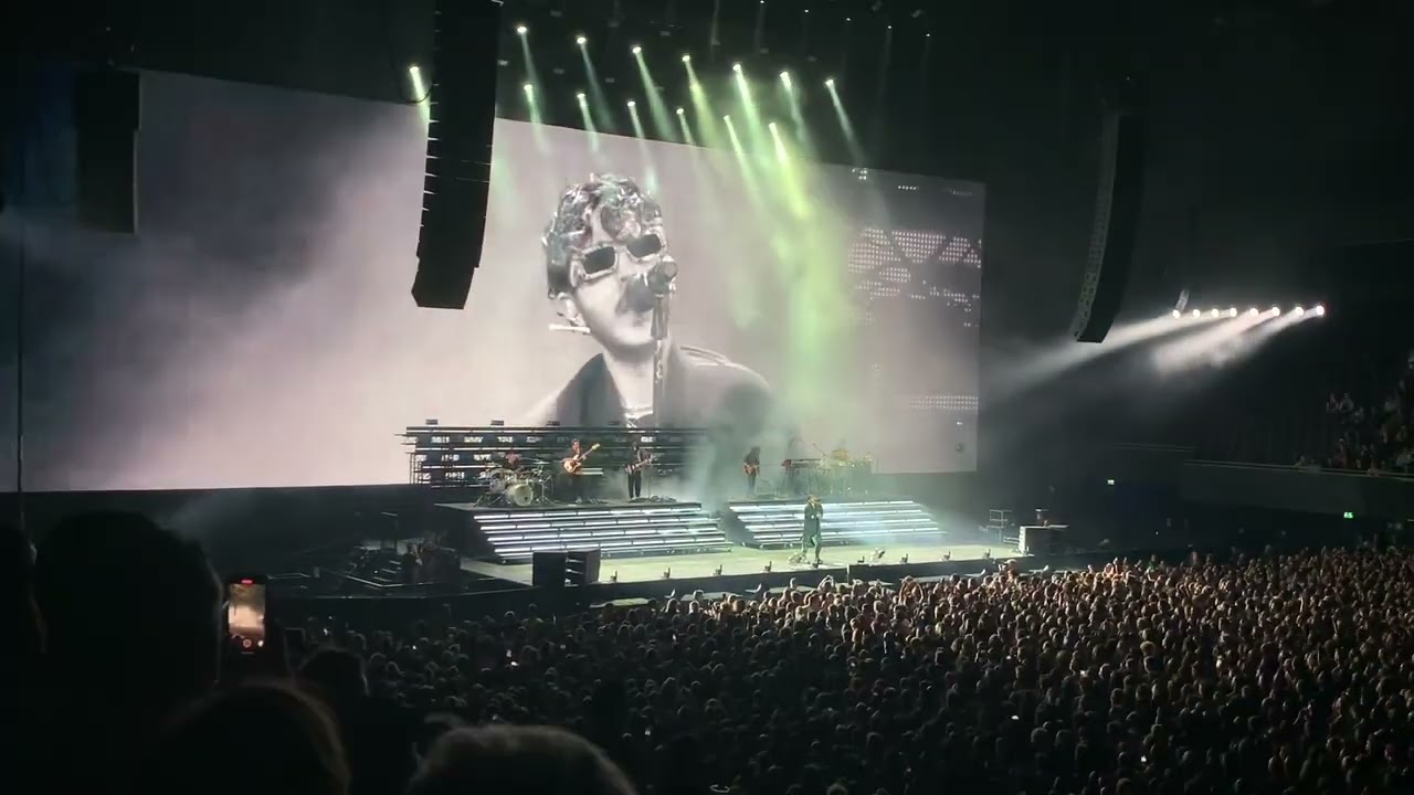 Oscar & The Wolf - (intro +) Strange Entity , 15th October 2022 at Ziggo Dome Amsterdam