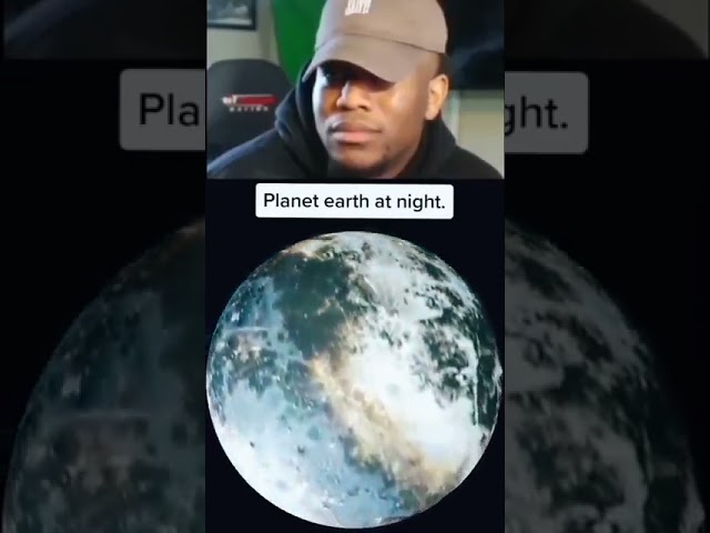 PLANET BUMI DI SIANG HARI, DILIHAT DARI LUAR ANGKASA class=