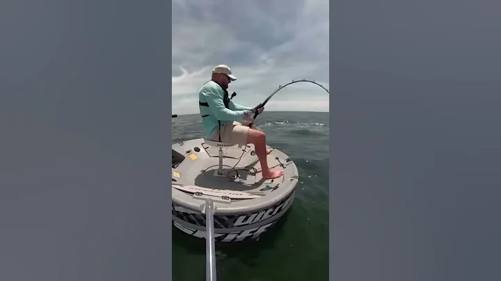 The fish snapped his fishing rod and he still reeled it in 😳🤯 | #shorts - DayDayNews