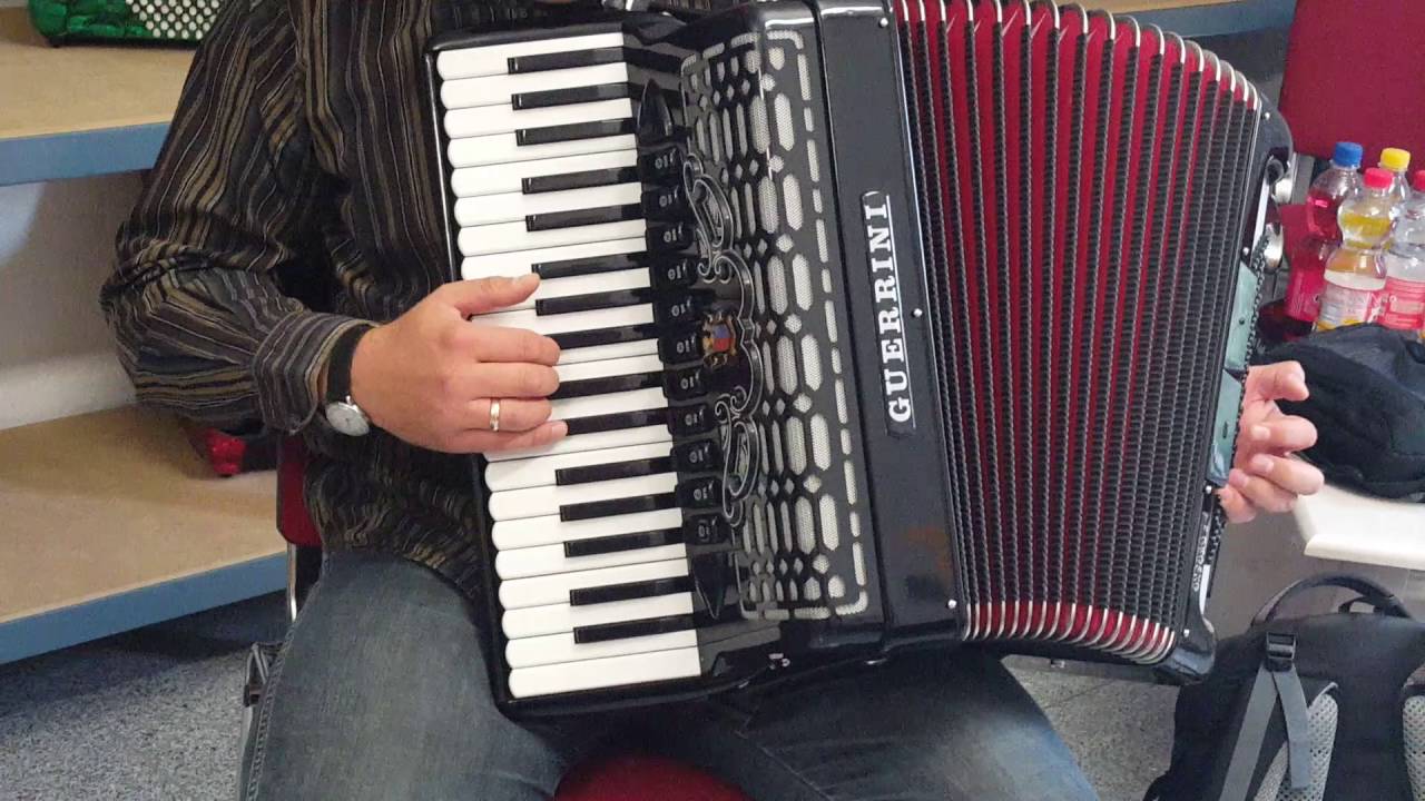 Klangprobe Akkordeon Guerrini Oxford 3 Piccolo - YouTube