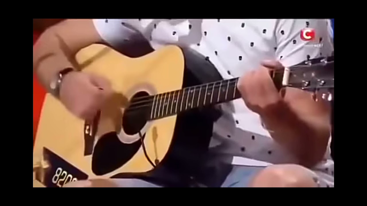 Un jury case la guitare d'un candidat - YouTube