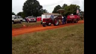 Antique tractor pulling Antique tractor pulling