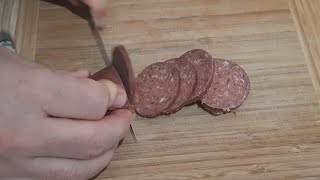 Sucuklu Pi̇zza Oklava Yok Sivi Hamurla Tavada Kolay Pi̇zza Tarifi? Nasıl Yapılır?