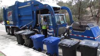 Allied Waste: Autocar WXLL/McNeilus FL on an EXESD route in Bay Terraces