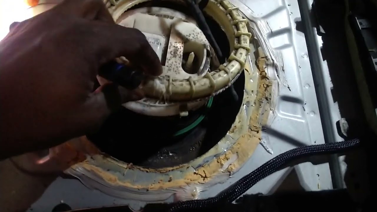 HOW TO REMOVE MERCEDES BENZ FUEL PUMP LOCKING RING WHEN IS HARD TO REMOVE. YouTube