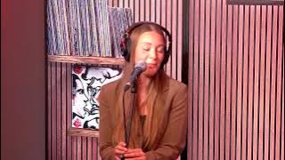 Josiane interprète 'Lose control' dans #LeDriveRTL2 (03/12/24)