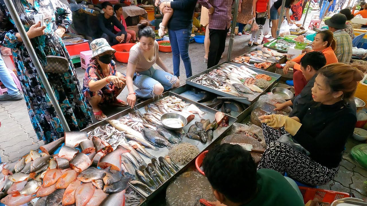 Busy Cambodian Food Market Scenes Early Morning Food Video People busy-cambodian-food-market-scenes-early-morning-food-video-people