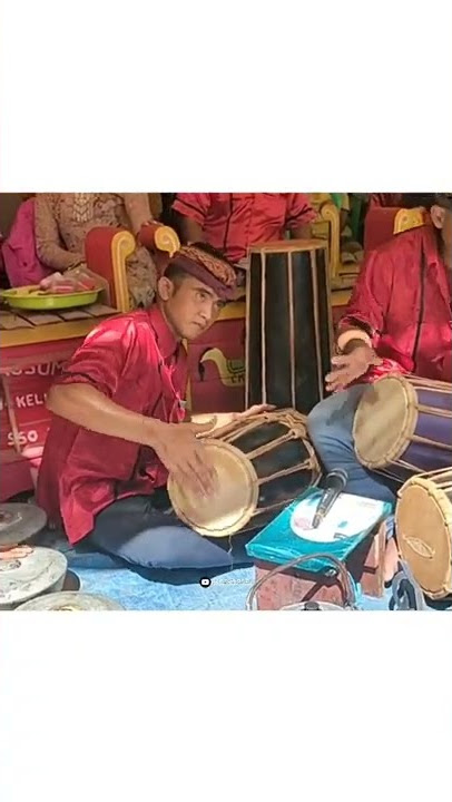 Lihat...Rampak kendang bung Riki & daus asli Banyuwangi
