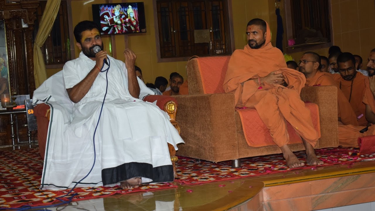 Pujya Giribapu At Tirthdham Sardhar