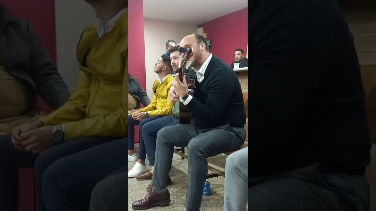Lucas de Badajoz, adorando..."no te vayas que me muero" 🎶 🎵 en Valladolid, abril 2022