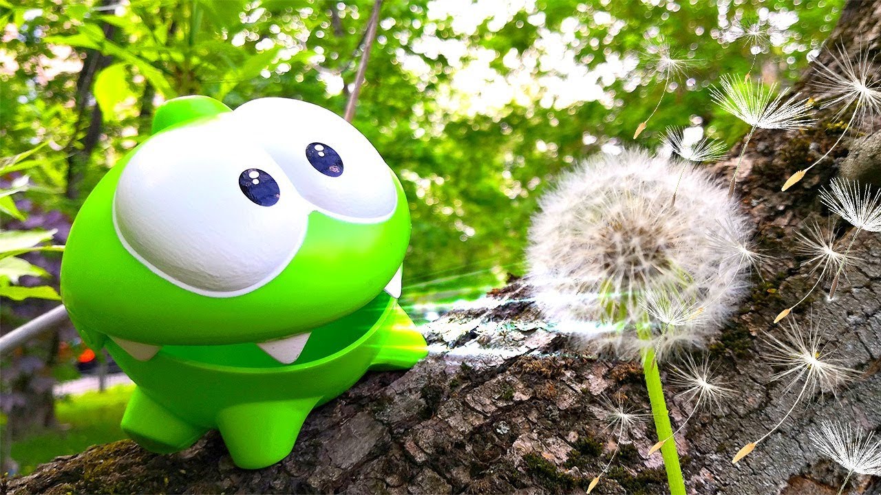 As Histórias do Monstrinho verde. Brincando no parquinho.