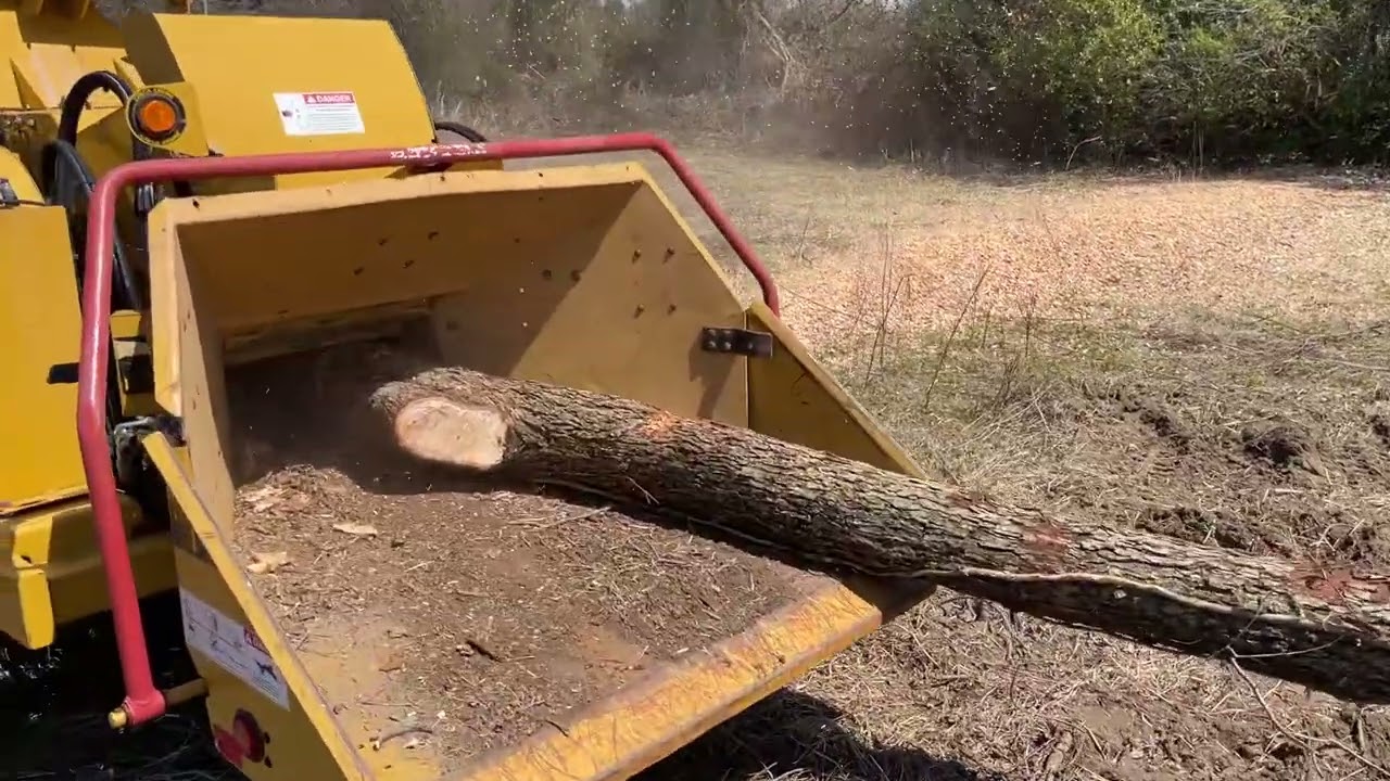 Used Rayco RC1522G Chipper - Clip 2